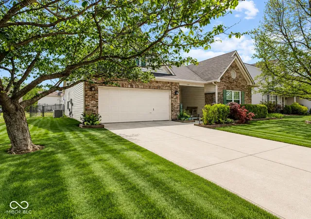 2nd image of 479 Alton Dr, Greenwood, IN 46143 | MLS# 22115439