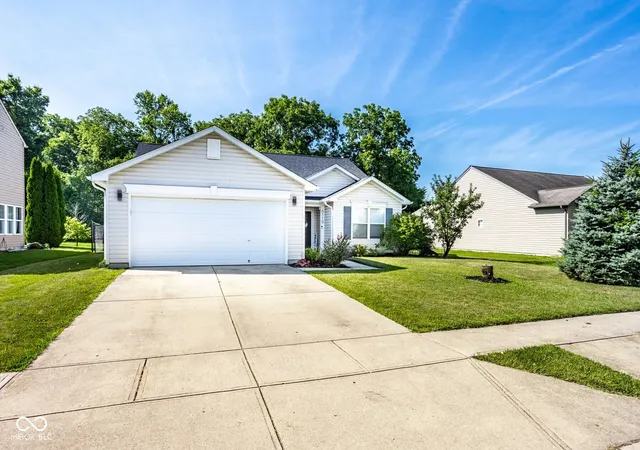 2nd image of 6119 Green Glade Dr, Whitestown, IN 46075 | MLS# 22115474