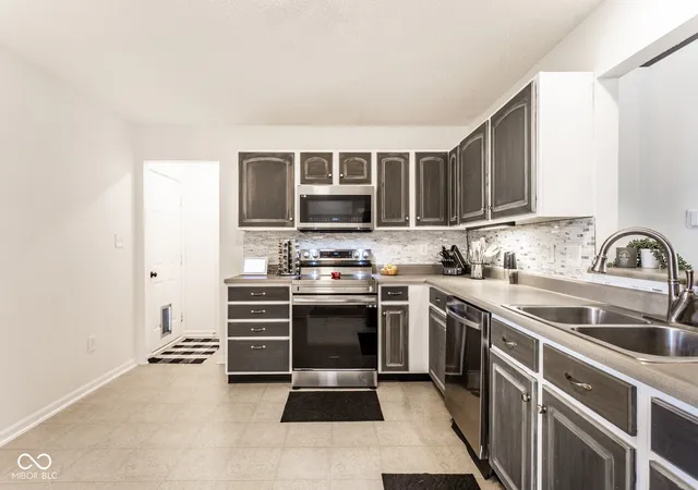 4th image of 6119 Green Glade Dr, Whitestown, IN 46075 | MLS# 22115474