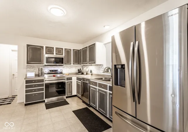 5th image of 6119 Green Glade Dr, Whitestown, IN 46075 | MLS# 22115474