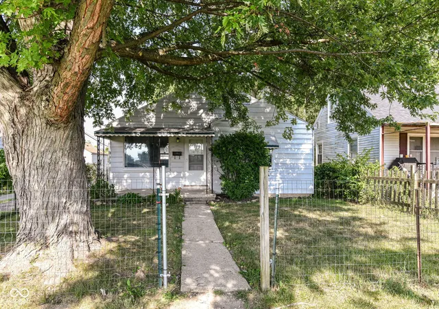 2nd image of 3808 Brown St, Anderson, IN 46013 | MLS# 22115503