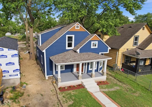 Photo 2 of Sale Pending at 2955 N Olney St, Indianapolis, IN 46218 | MLS# 22115510 | Listing updated on 2026-08-23