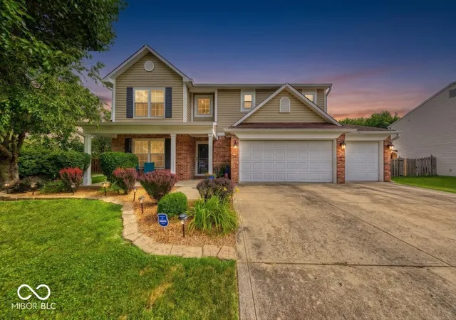 Photo 2 of Sale Pending at 43 Pin Oak Ct, Whiteland, IN 46184 | MLS# 22115525 | Listing updated on 2026-09-02