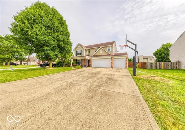 Photo 3 of Sale Pending at 43 Pin Oak Ct, Whiteland, IN 46184 | MLS# 22115525 | Listing updated on 2026-09-02