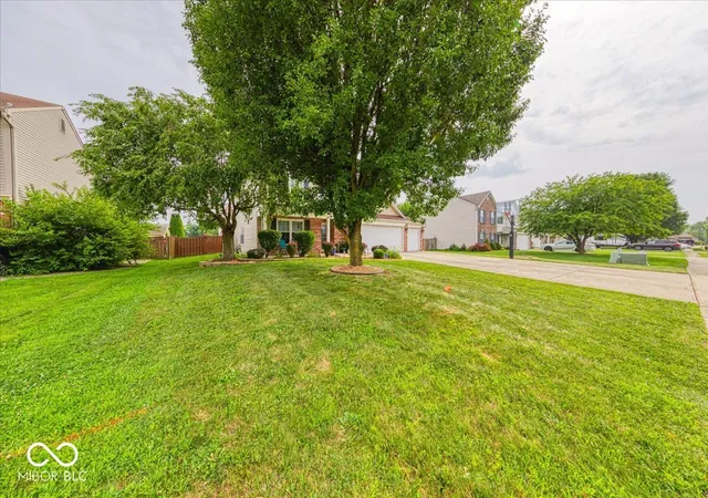 Photo 4 of Sale Pending at 43 Pin Oak Ct, Whiteland, IN 46184 | MLS# 22115525 | Listing updated on 2026-09-02