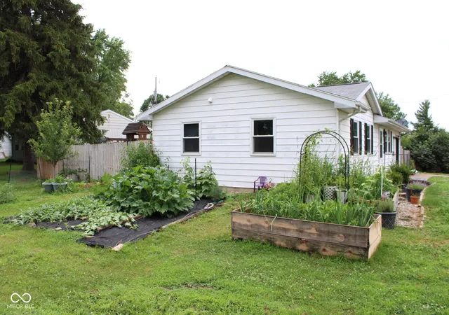 Photo 3 of Single family home for sale at 321 Vicksburg Ln, West Lafayette, IN 47906 | MLS# 22115548 | Listing updated on 2026-09-05