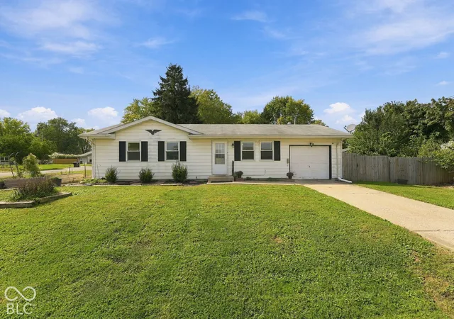 Photo 3 of Single family home for sale at 321 Vicksburg Ln, West Lafayette, IN 47906 | MLS# 22115548 | Listing updated on 2026-10-15