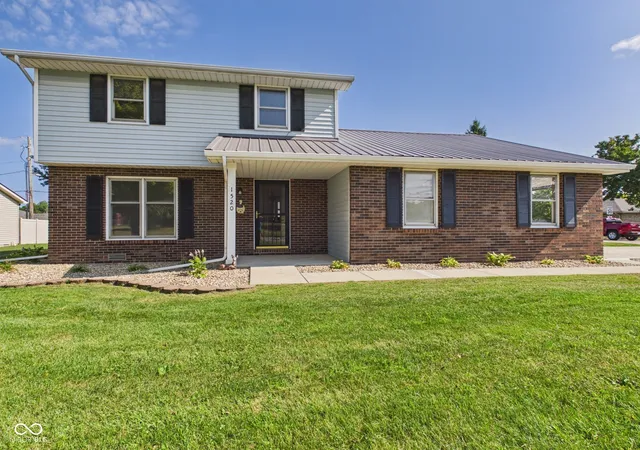 Photo 2 of Single family home for sale at 1520 E 42nd Street, Anderson, IN 46013 | MLS# 22115569 | Listing updated on 2026-07-24