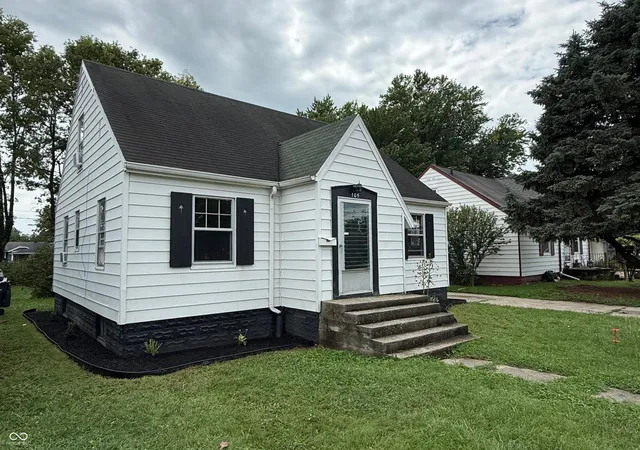 Photo 3 of Single family home for sale at 105 E Vinyard, Anderson, IN 46012 | MLS# 22115588 | Listing updated on 2026-10-07
