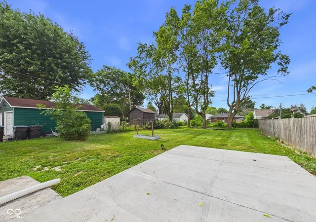 Photo 4 of Single family home for sale at 105 E Vinyard, Anderson, IN 46012 | MLS# 22115588 | Listing updated on 2026-10-07