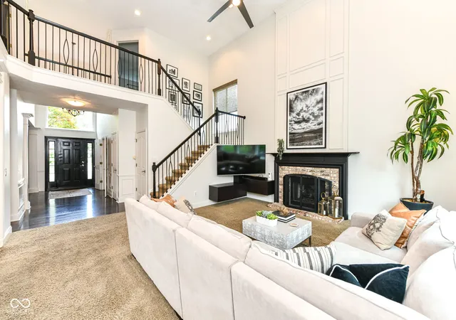 2nd image of 11834 Gray Eagle Dr, Fishers, IN 46037 | MLS# 22115589