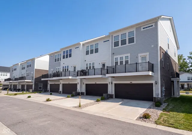 Photo 4 of Condo for sale at 14549 Brecon Ln, Carmel, IN 46074 | MLS# 22115607 | Listing updated on 2026-09-17