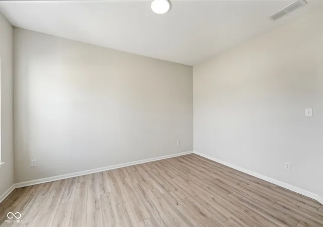 Photo 4 of Single family home for sale at 7216 Jackson Dr, Indianapolis, IN 46229 | MLS# 22115617 | Listing updated on 2026-09-02