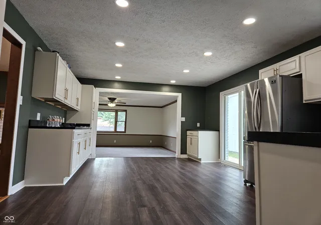 Photo 2 of Single family home for sale at 1297 N County Rd 475 E, Avon, IN 46123 | MLS# 22115623 | Listing updated on 2026-09-22