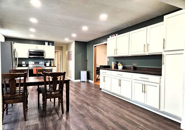 Photo 3 of Single family home for sale at 1297 N County Rd 475 E, Avon, IN 46123 | MLS# 22115623 | Listing updated on 2026-09-22