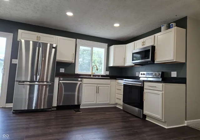 Photo 3 of Single family home for sale at 1297 N County Rd 475 E, Avon, IN 46123 | MLS# 22115623 | Listing updated on 2026-09-22