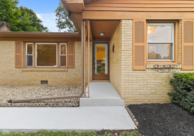 Sale Pending at 8904 Camby Rd, Camby, IN 46113 | MLS# 22115626 | Listing updated on 2026-10-02