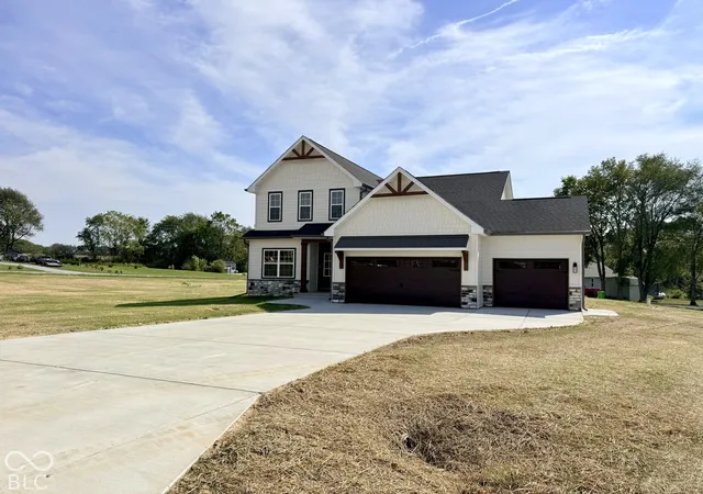 Photo 2 of Single family home for sale at 13 Pine Hills Ct, Crawfordsville, IN 47933 | MLS# 22115634 | Listing updated on 2026-10-01