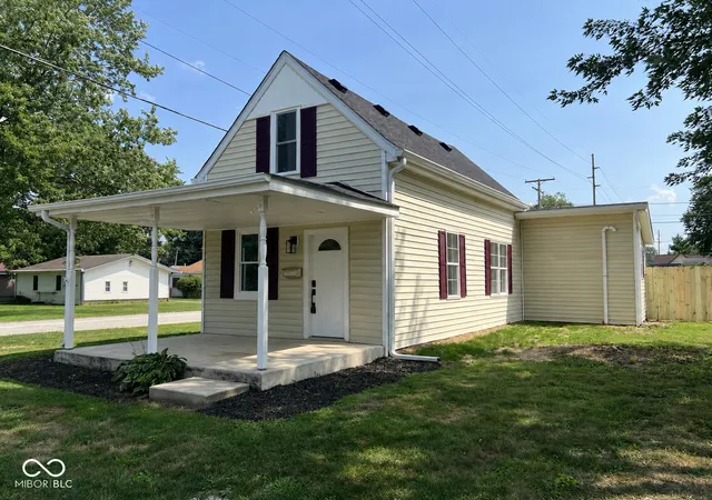 1st image of 1933 S M St, Elwood, IN 46036 | MLS# 22115643