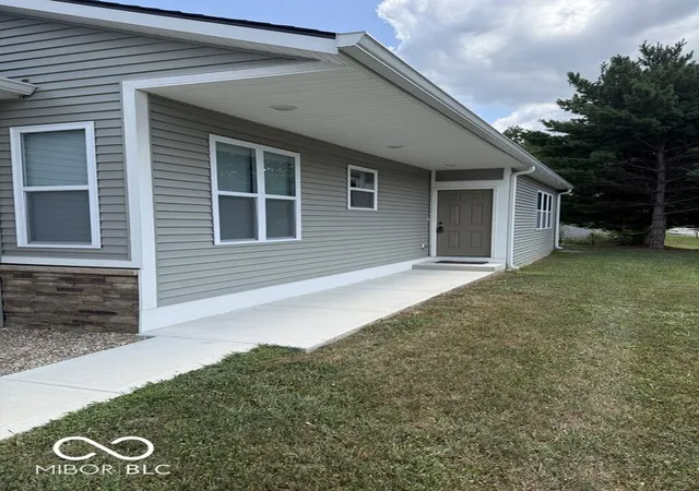 Photo 2 of Single family home for sale at 1279 S Marion St, Martinsville, IN 46151 | MLS# 22115648 | Listing updated on 2026-07-30