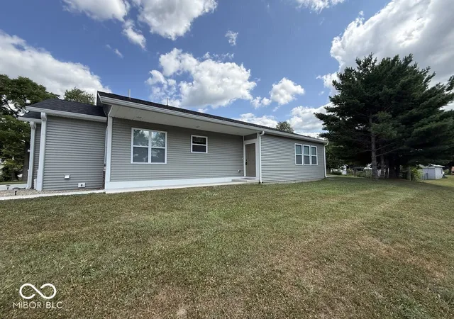 Photo 3 of Sale Pending at 1279 S Marion St, Martinsville, IN 46151 | MLS# 22115648 | Listing updated on 2026-09-18