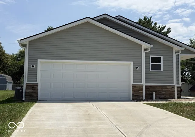 Photo 3 of Single family home for sale at 1279 S Marion St, Martinsville, IN 46151 | MLS# 22115648 | Listing updated on 2026-07-30