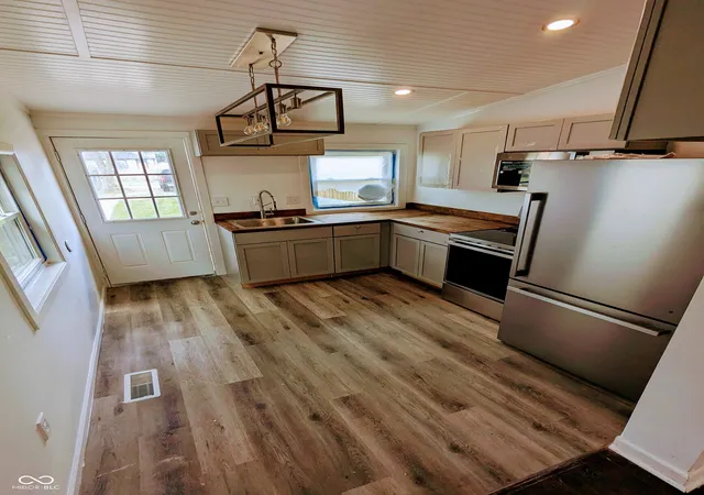 Photo 4 of Single family home for sale at 221 Kansas St, Indianapolis, IN 46225 | MLS# 22115699 | Listing updated on 2026-08-04