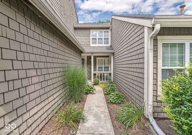 Photo 3 of Condo for sale at 4613 Framington Ct, Indianapolis, IN 46254 | MLS# 22115715 | Listing updated on 2026-09-04