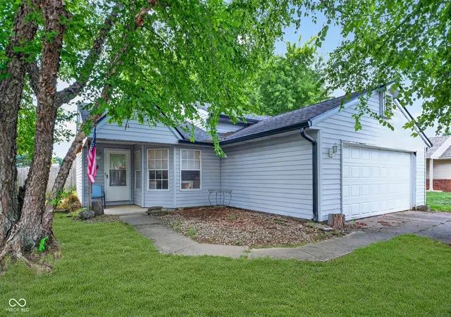 1st image of 1317 Chesterfield Dr, Anderson, IN 46012 | MLS# 22115716