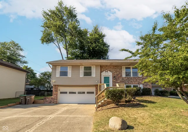 2nd image of 5130 Lockerbie Ct, Columbus, IN 47203 | MLS# 22115717