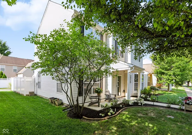 Photo 3 of Sale Pending at 3415 Aylesford Ln, Indianapolis, IN 46228 | MLS# 22115733 | Listing updated on 2026-08-04