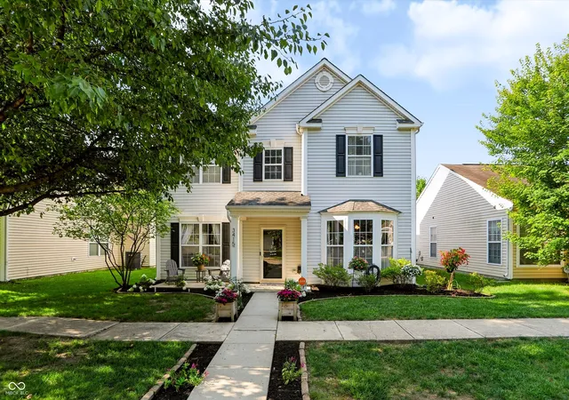 Photo 4 of Sale Pending at 3415 Aylesford Ln, Indianapolis, IN 46228 | MLS# 22115733 | Listing updated on 2026-08-04