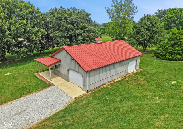 Photo 3 of Single family home for sale at 5255 W Stones Xing Rd, Greenwood, IN 46143 | MLS# 22115746 | Listing updated on 2026-08-28