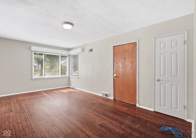 Photo 4 of Sale Pending at 4723 Hinesley Ave, Indianapolis, IN 46208 | MLS# 22115752 | Listing updated on 2026-08-27