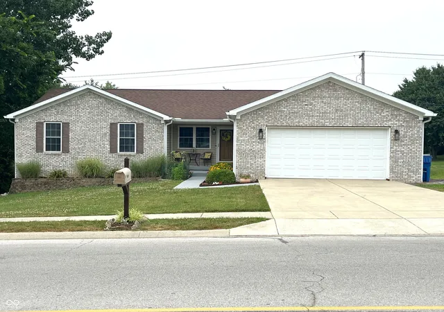 2nd image of 1041 Shadowlawn Ave, Greencastle, IN 46135 | MLS# 22115787