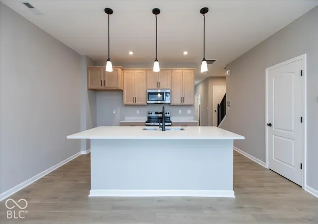 Photo 4 of Townhouse for sale at 6151 Ml Hl Way #300-402, Mc Cordsville, IN 46055 | MLS# 22115800 | Listing updated on 2026-10-13