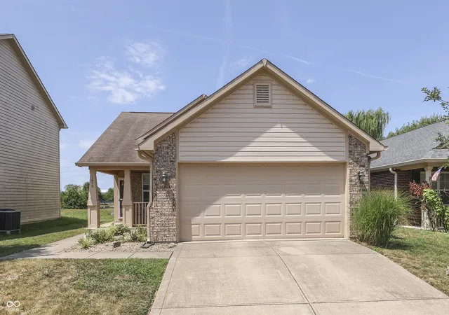2nd image of 1670 Roundhouse Cir, Greenwood, IN 46143 | MLS# 22115802