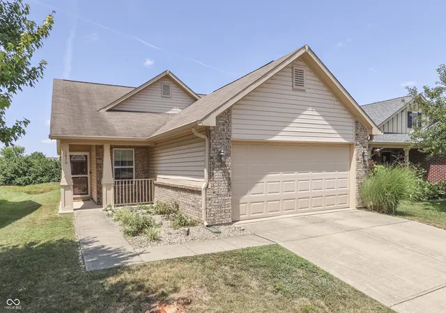 3rd image of 1670 Roundhouse Cir, Greenwood, IN 46143 | MLS# 22115802