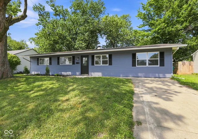 1st image of 824 Longfellow Ln, Plainfield, IN 46168 | MLS# 22115804