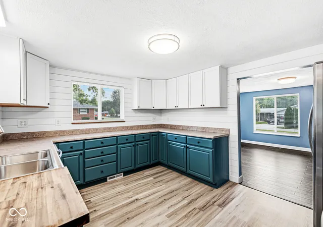 2nd image of 28 S Sugar Creek Dr, New Palestine, IN 46163 | MLS# 22115808
