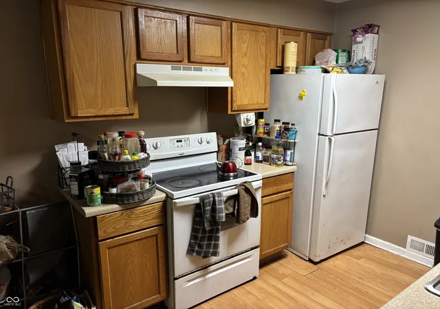 Photo 4 of Condo for sale at 4476 Abby Crk Ln, Indianapolis, IN 46205 | MLS# 22115820 | Listing updated on 2026-10-19