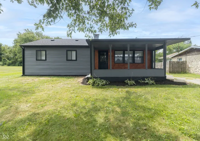 1st image of 1083 E South St, Greenfield, IN 46140 | MLS# 22115853