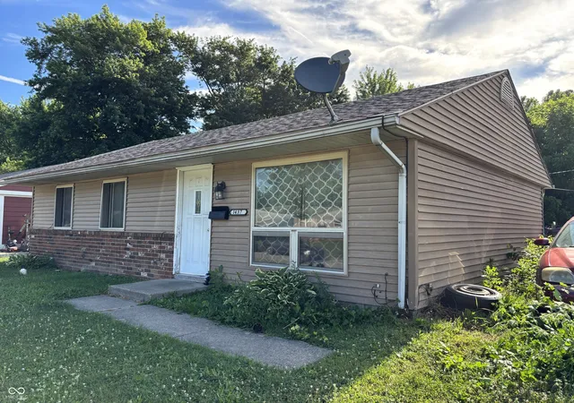 Photo 2 of Single family home for sale at 1437 S Oxford St, Indianapolis, IN 46203 | MLS# 22115854 | Listing updated on 2026-08-18