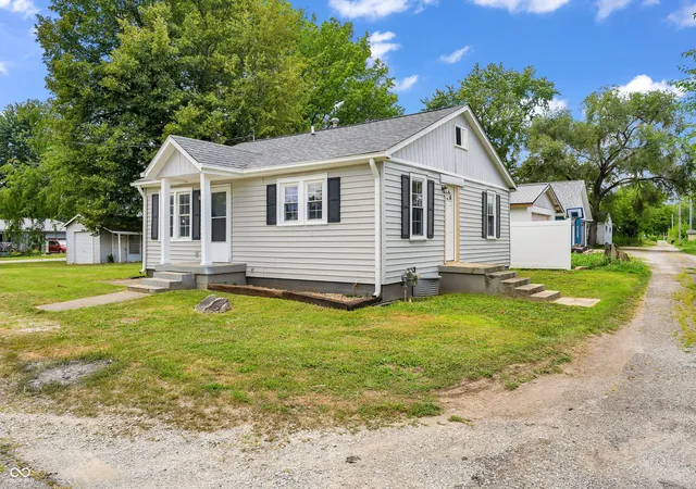 2nd image of 310 N Hendricks St, Greenfield, IN 46140 | MLS# 22115882