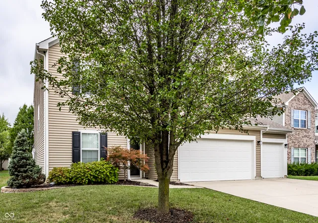 Photo 3 of Sale Pending at 13934 Parley Ct, Fishers, IN 46038 | MLS# 22115895 | Listing updated on 2026-09-23
