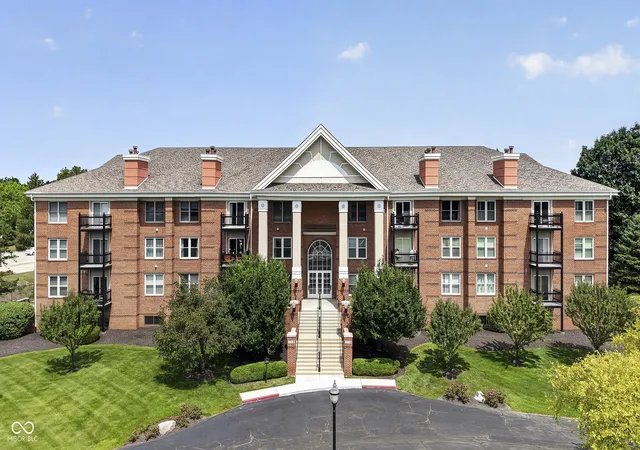 Photo 2 of Sale Pending at 8681 Jaffa Ct E Dr #16, Indianapolis, IN 46260 | MLS# 22115903 | Listing updated on 2026-09-14