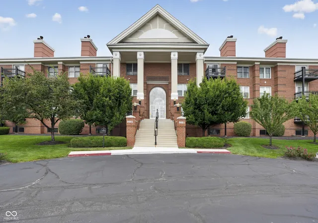 Photo 4 of Sale Pending at 8681 Jaffa Ct E Dr #16, Indianapolis, IN 46260 | MLS# 22115903 | Listing updated on 2026-09-14