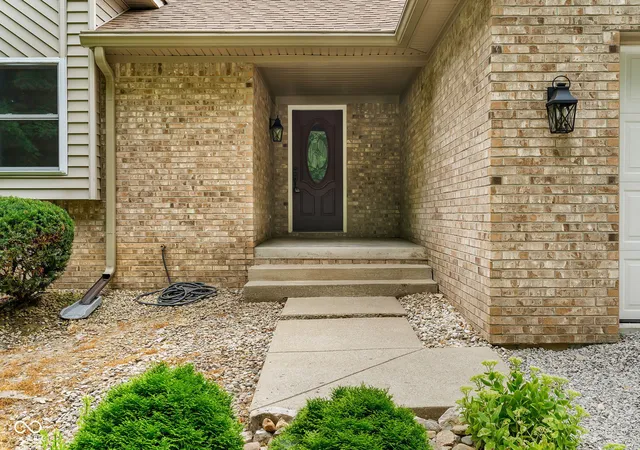 Photo 3 of Sale Pending at 23 Lincoln Hills, Coatesville, IN 46121 | MLS# 22115922 | Listing updated on 2026-10-09