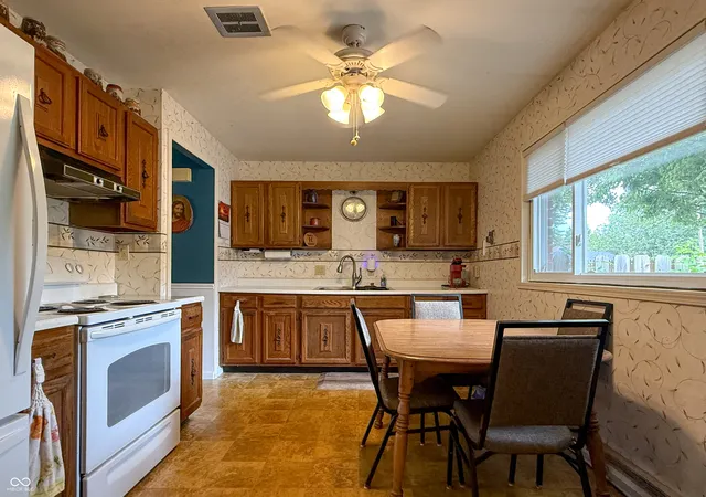 Photo 3 of Single family home for sale at 2655 12th Street, Columbus, IN 47201 | MLS# 22115932 | Listing updated on 2026-08-24