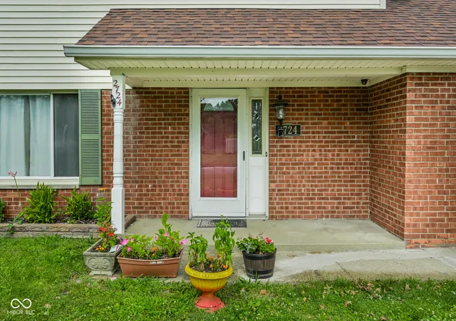 Photo 2 of Single family home for sale at 2724 Andy Dr, Indianapolis, IN 46229 | MLS# 22115966 | Listing updated on 2026-09-29